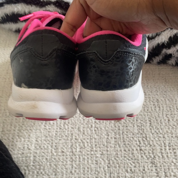 Authentic Nike shoes - Picture 6 of 8